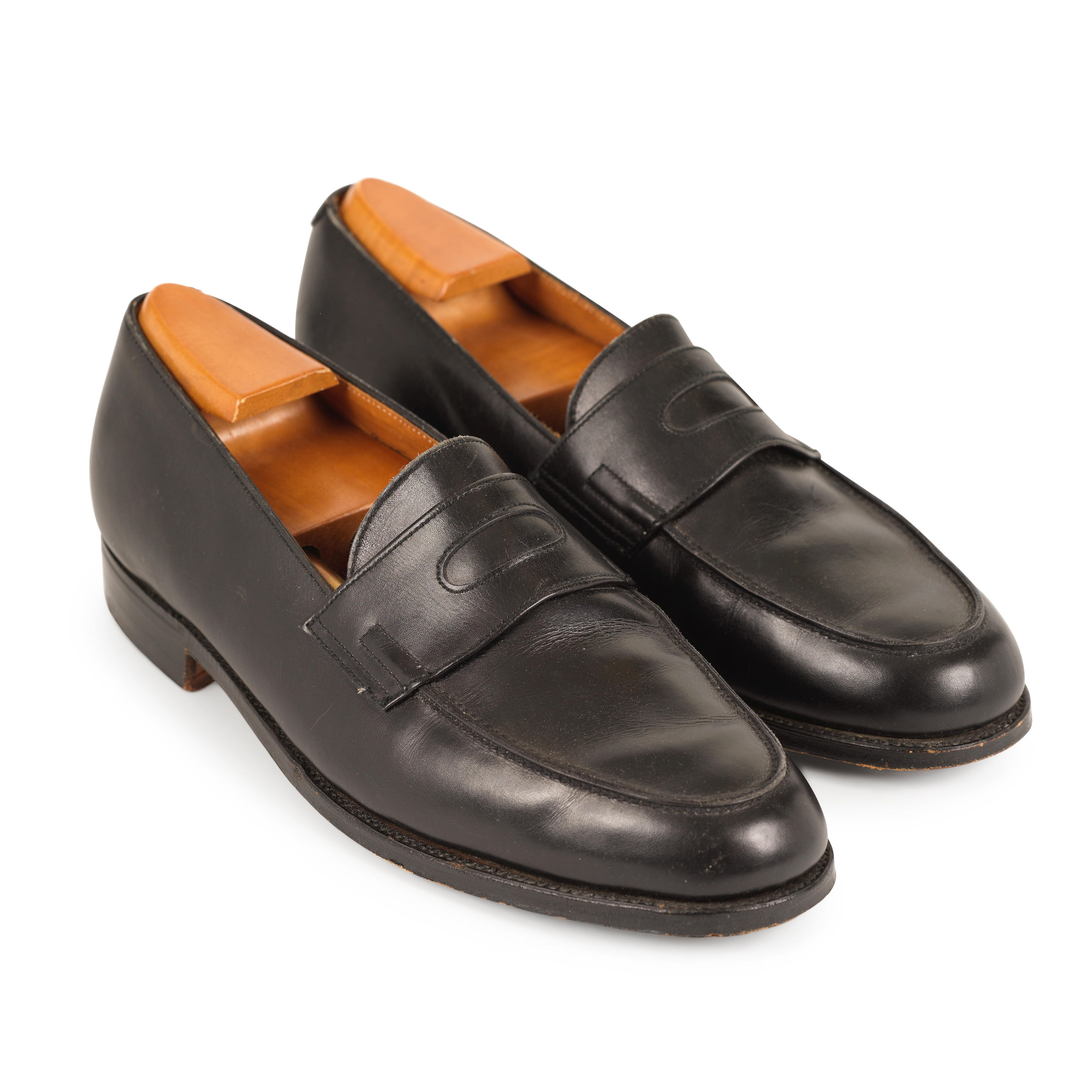 Appraisal: JOHN LOBB PARIS PAIRE DE MOCASSINS EN BOX NOIR Made