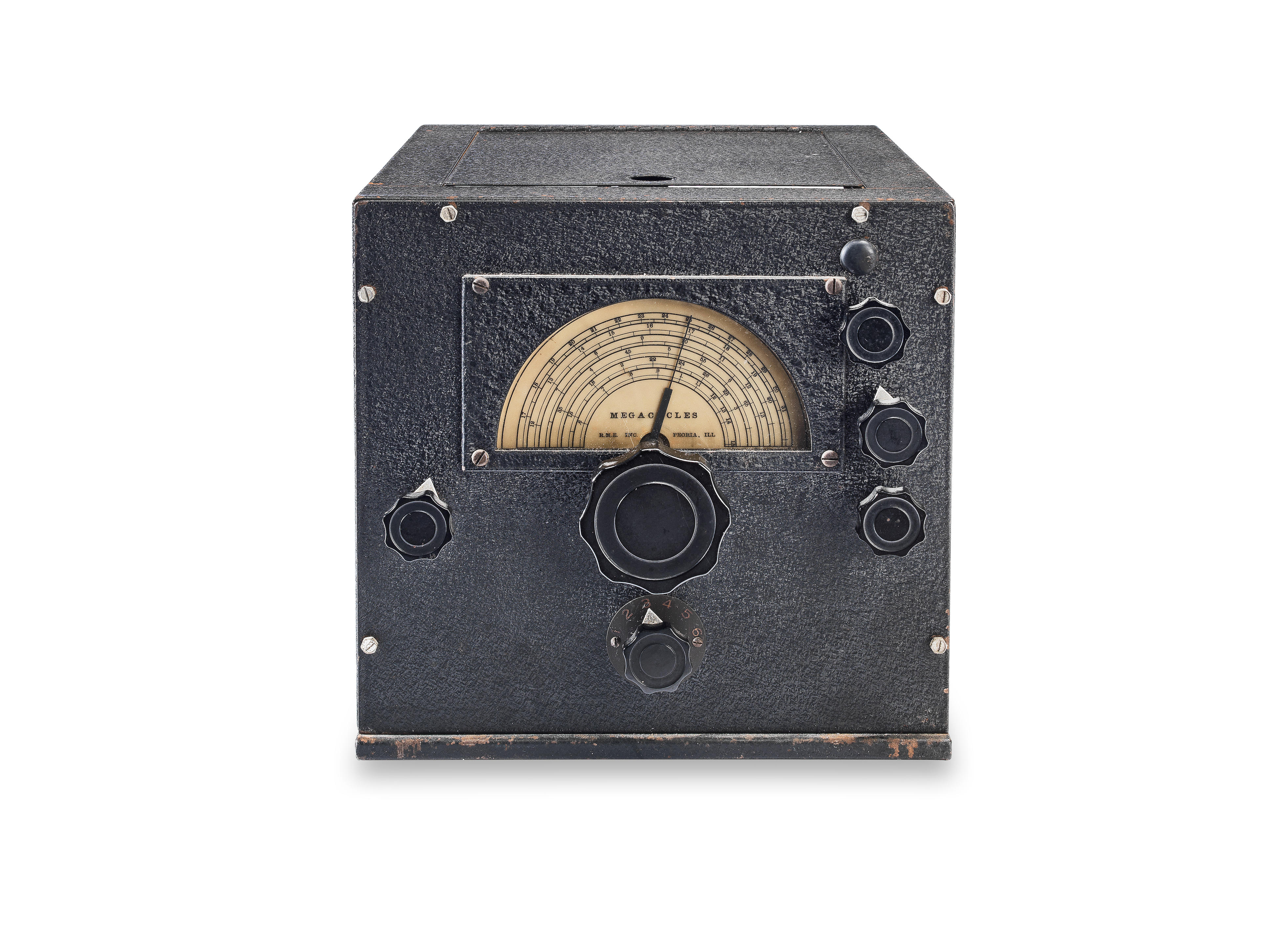 Appraisal: A RADIO MANUFACTURING ENGINEERS DB- PRE-SELECTOR UNIT AMERICAN MID- TH