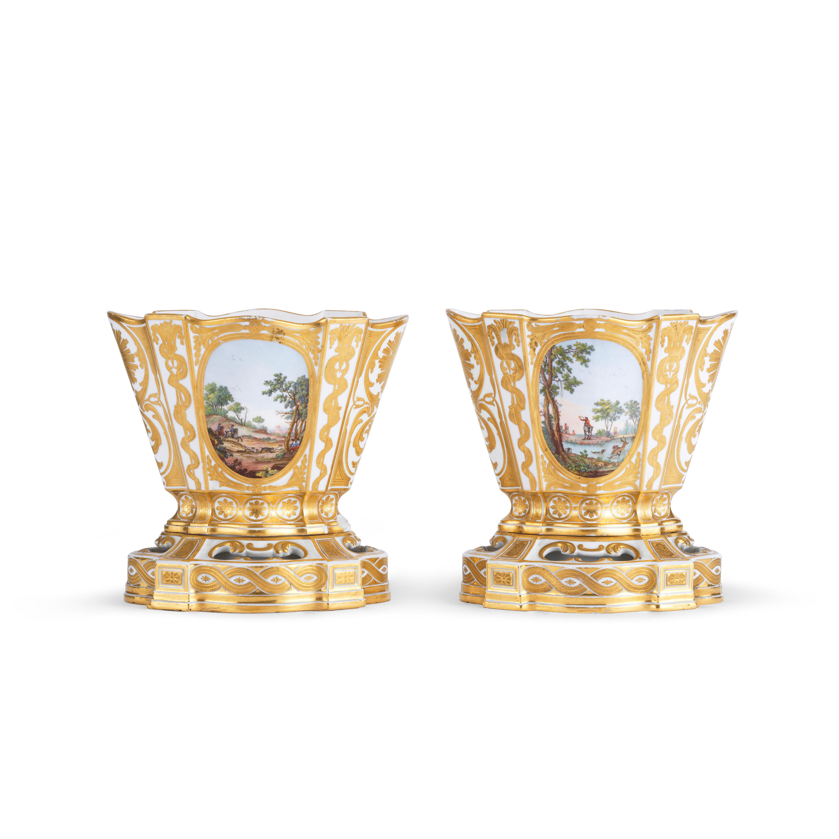 Appraisal: PAIRE DE VASES EN PORCELAINE DE S VRES MOD LE