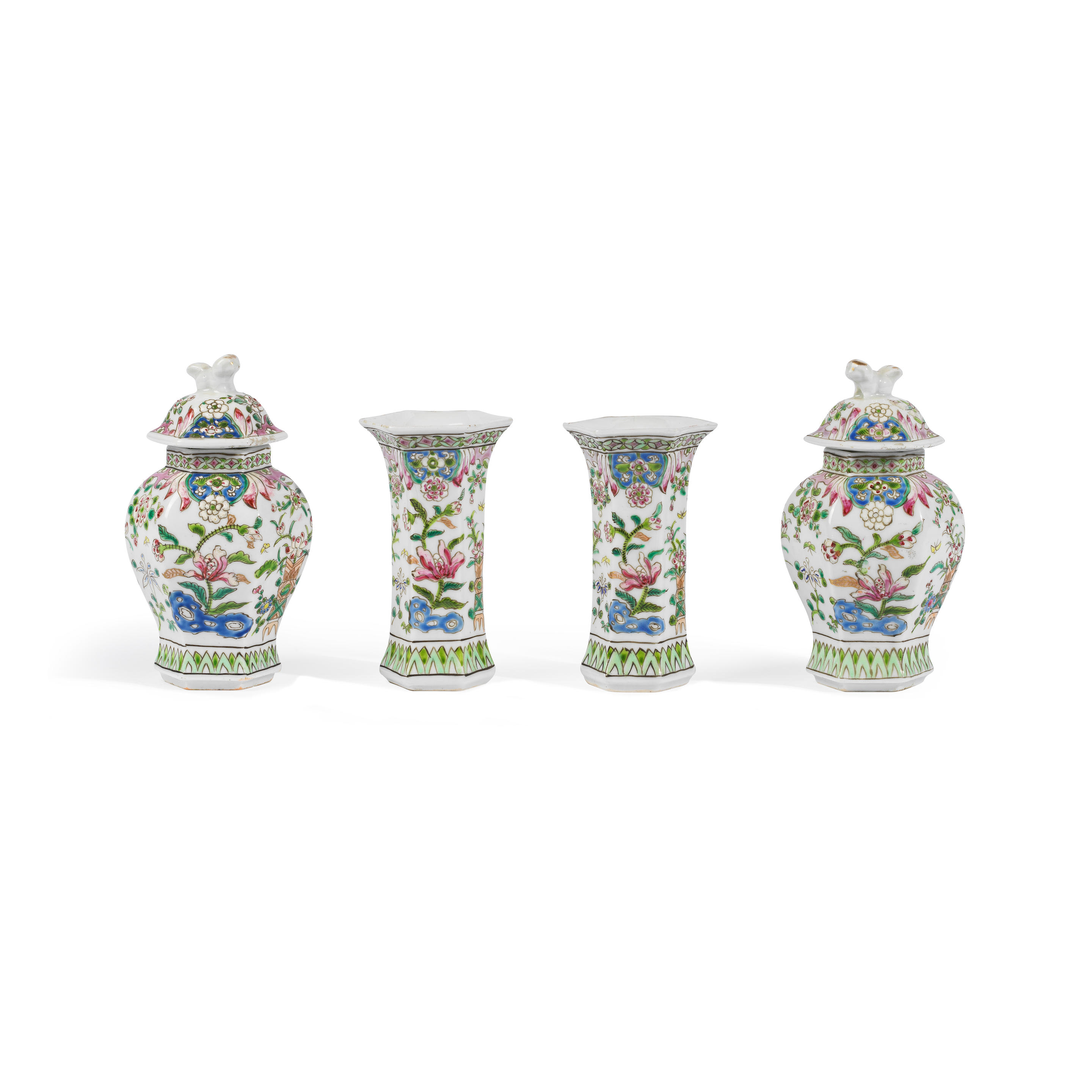 Appraisal: CHINE GARNITURE DE QUATRE PI CES EN PORCELAINE XIXE SI