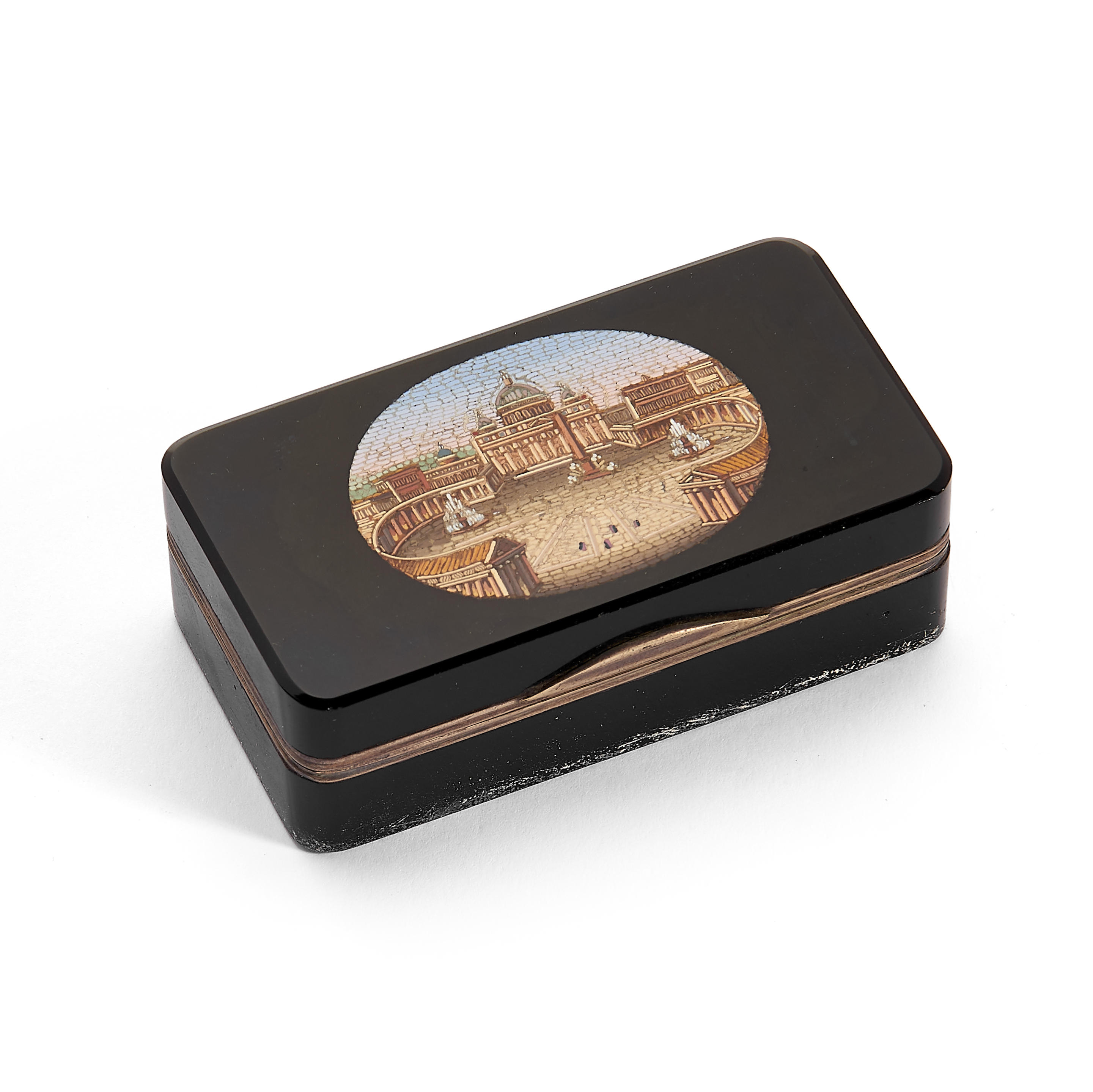 Appraisal: AN EARLY TH CENTURY ITALIAN SNUFF BOX WITH INSET OVAL