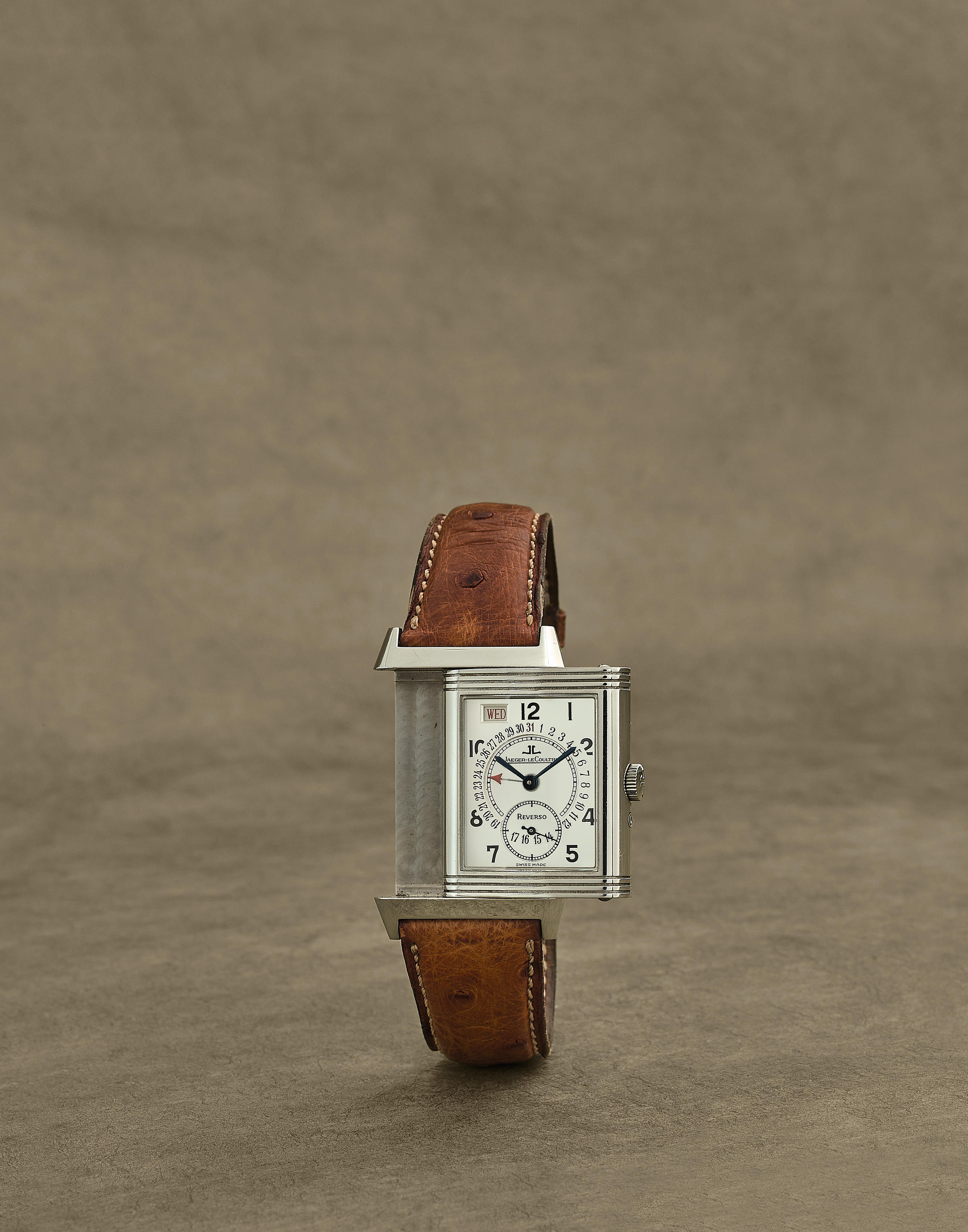 Appraisal: JAEGER-LECOULTRE MONTRE BRACELET EN ACIER RECTANGULAIRE R VERSIBLE AVEC JOUR