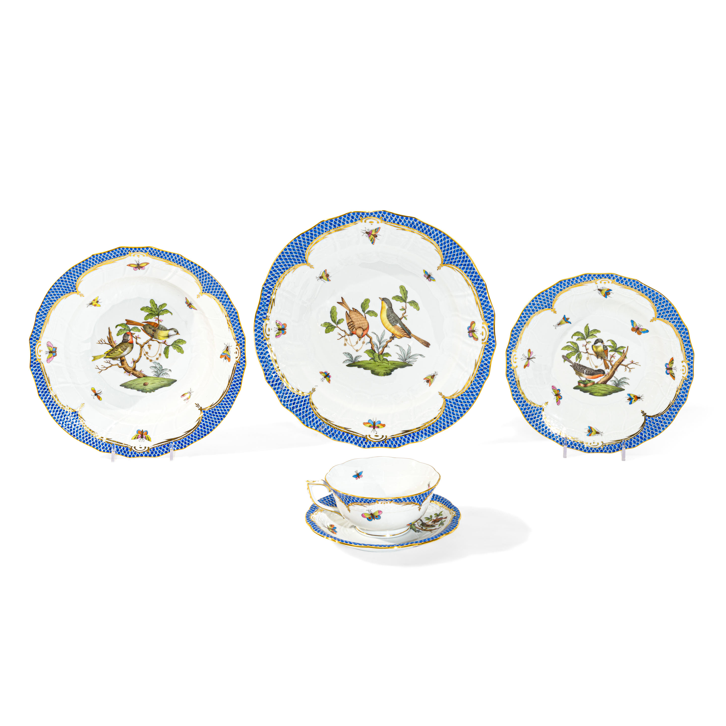 Appraisal: A HEREND PORCELAIN DINNER SERVICE IN THE ROTHSCHILD BIRD BLUE