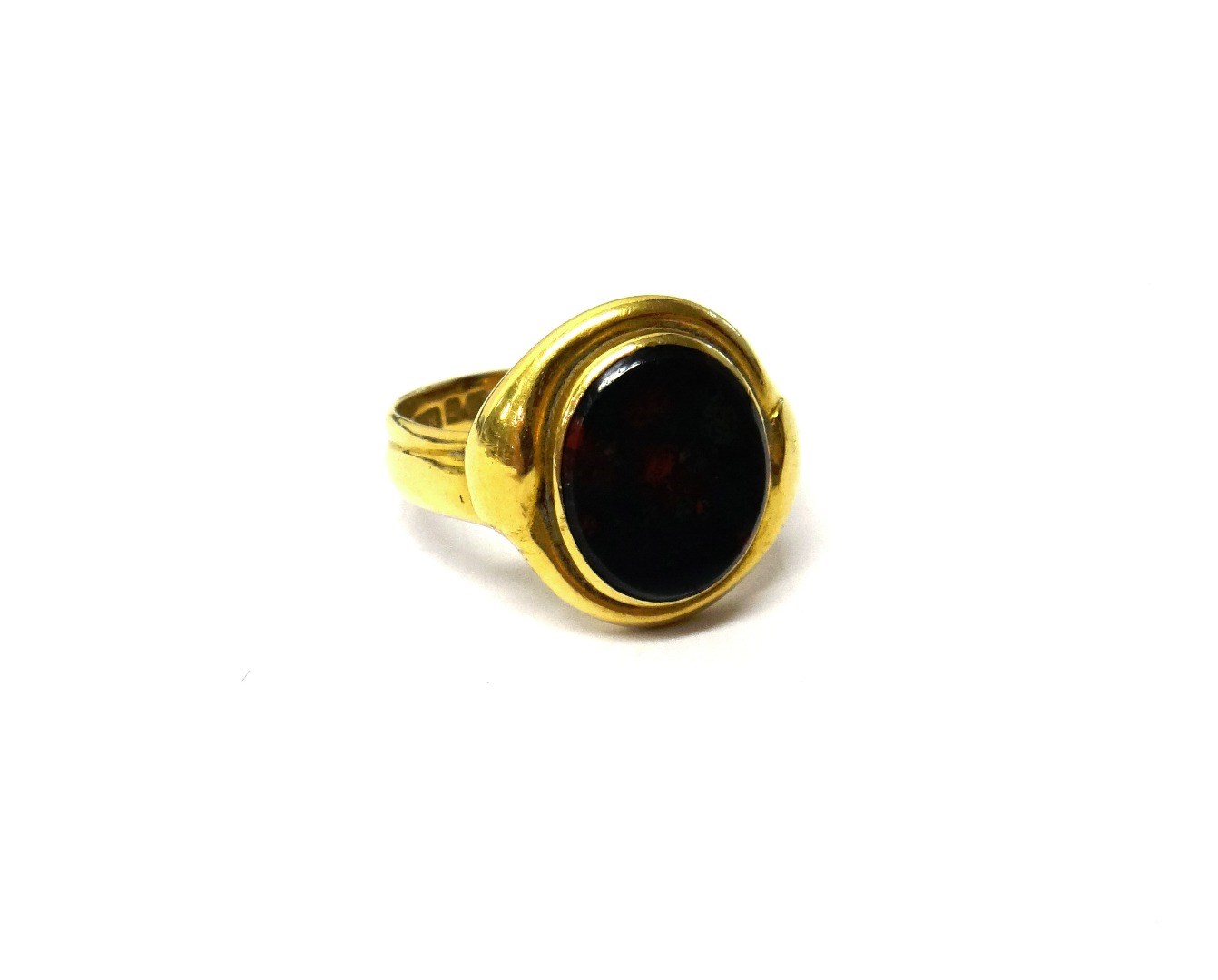 Appraisal: An ct gold and bloodstone set oval signet ring in