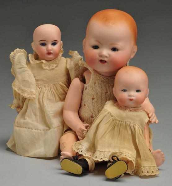 Appraisal: Lot of German Bisque Dolls Description A M with glass