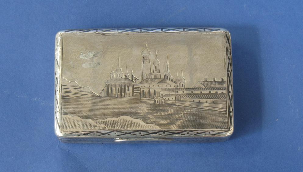 Appraisal: A RUSSIAN SILVER AND NIELLO WORK SNUFF BOX the cover