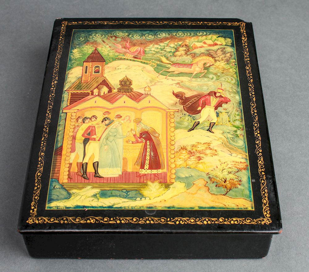 Appraisal: Russian Hand-Painted Lacquer Box Vintage Vintage Russian hand-painted lacquer box