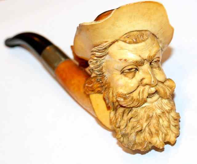 Appraisal: A TH CENTURY MEERSCHAUM TOBACCO PIPE in the form of