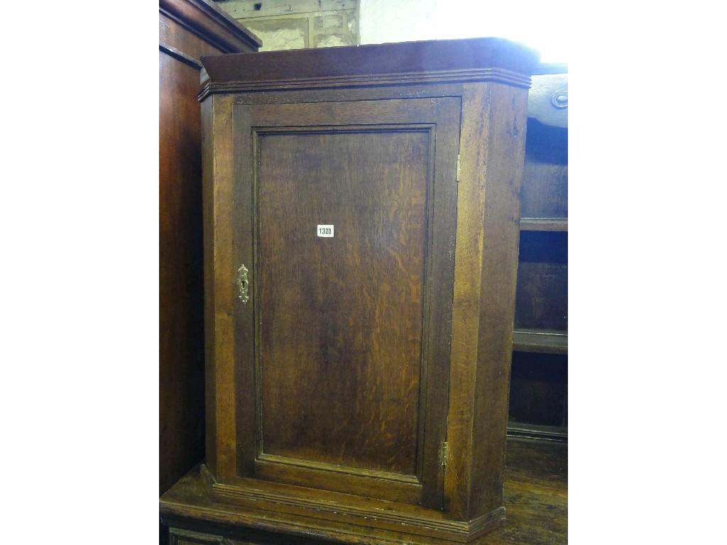 Appraisal: A th century oak corner cupboard enclosed by a single