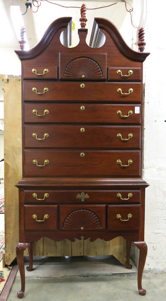 Appraisal: QUEEN ANNE STYLE MAHOGANY HIGHBOY CHEST American Drew Furniture Co