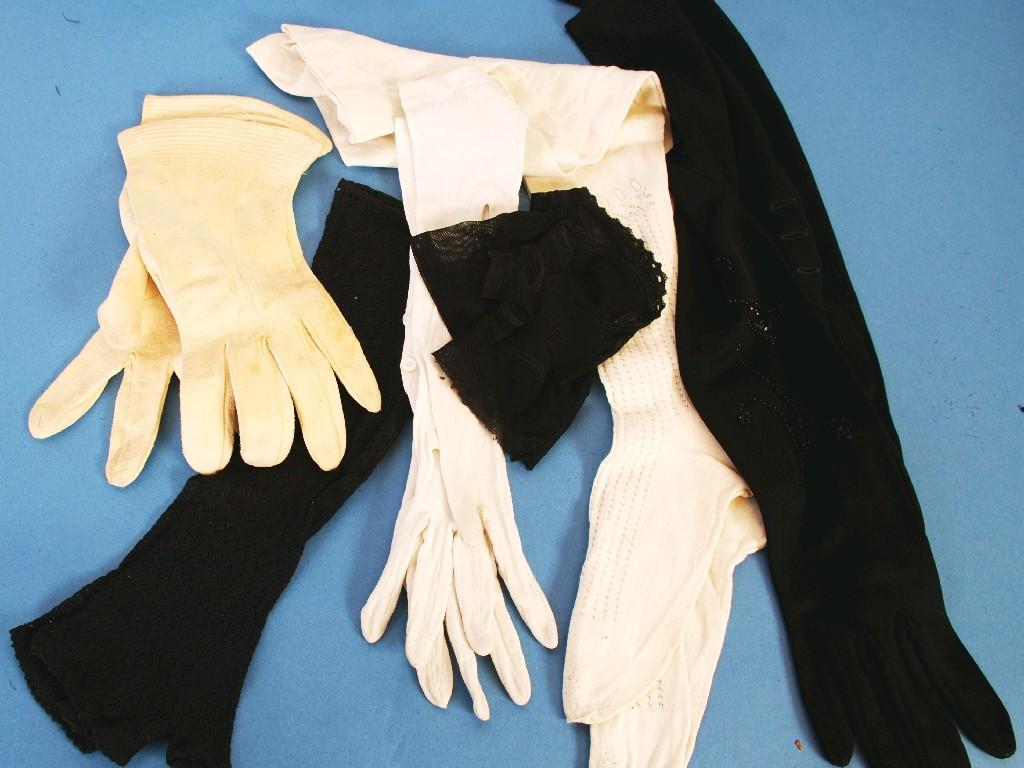 Appraisal: THREE PAIRS OF GLOVES TWO PAIRS OF MITTENS ONE PAIR