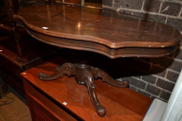 Appraisal: A VICTORIAN STYLE COFFEE TABLE A VICTORIAN STYLE COFFEE TABLE