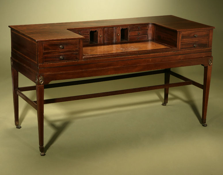 Appraisal: An Edwardian line inlaid mahogany desk An Edwardian line inlaid