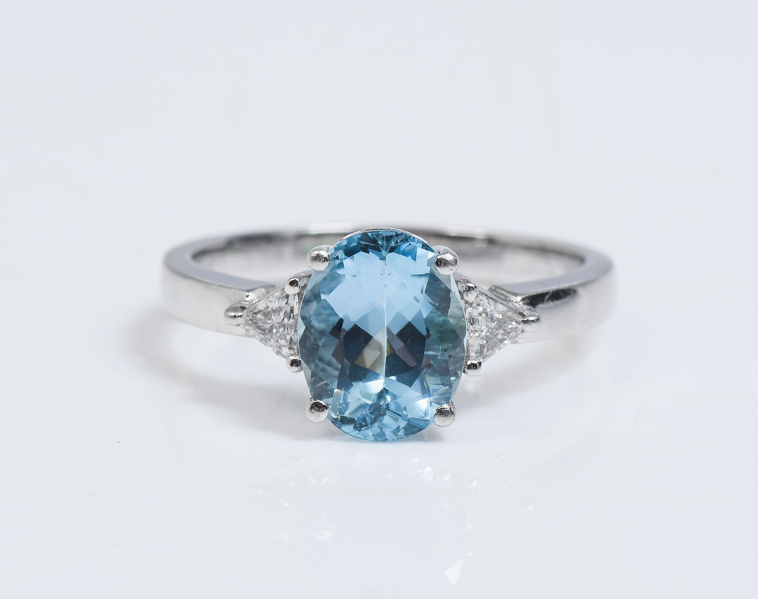 Appraisal: PLATINUM AQUAMARINE DIAMOND RING Platinum diamond and aquamarine ring contains