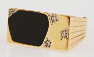 Appraisal: Man's K Yellow Gold Dinner Ring the rectangular top with