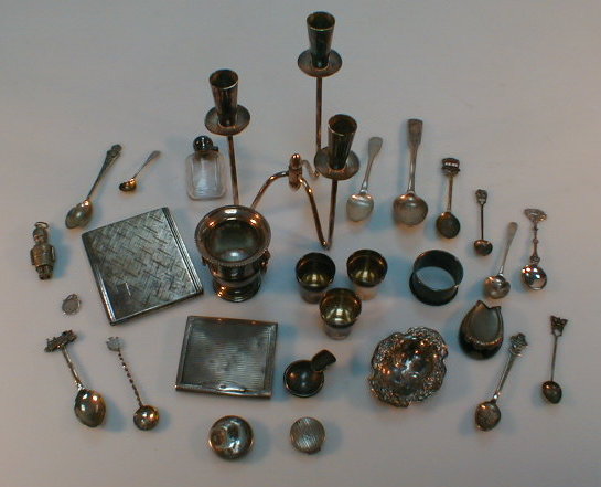 Appraisal: A quantity of small silver and plated items including cigarette