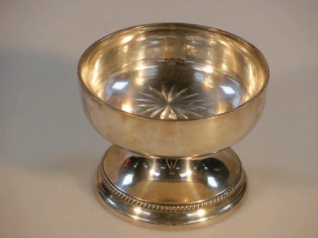 Appraisal: A George V silver circular pedestal bowl of plain design