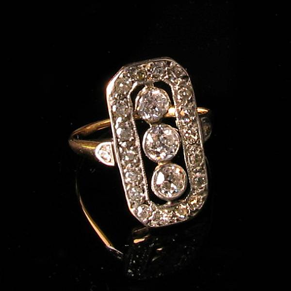 Appraisal: An antique diamond and silver-topped gold ring a three stone