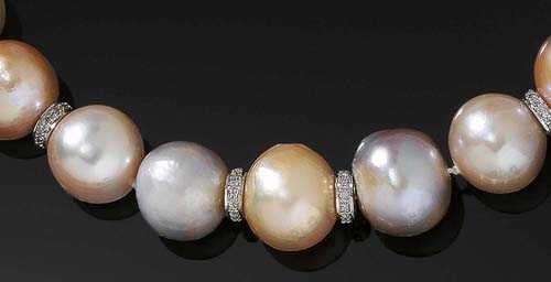 Appraisal: PEARL AND BRILLIANT-CUT DIAMOND NECKLACE MULTICOLOUR Fastener white gold and