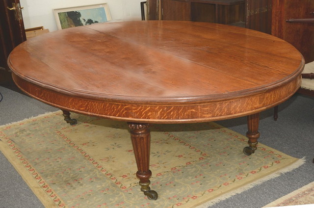 Appraisal: A LARGE VICTORIAN OVAL LIBRARY CENTRE TABLE on four fluted