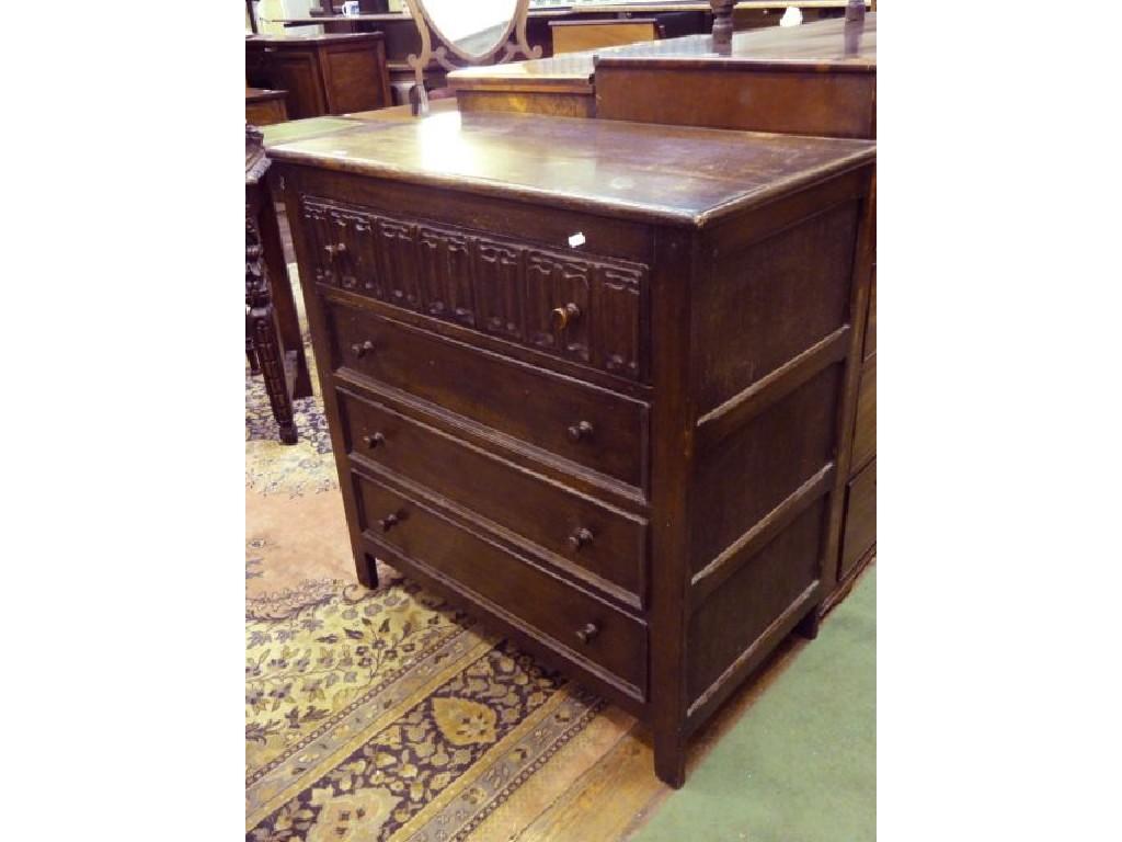 Appraisal: A good quality oak chest in the Old English style