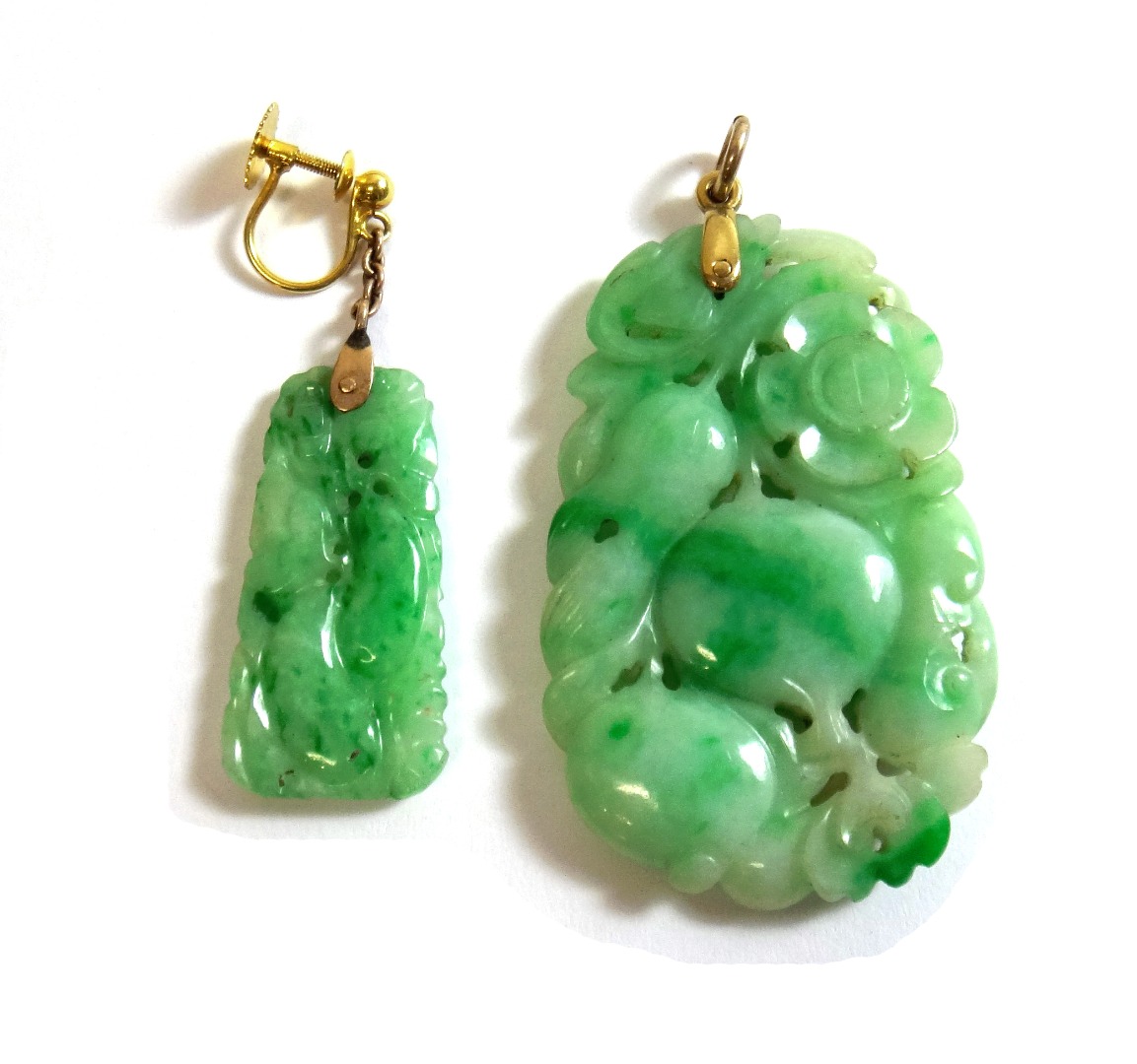 Appraisal: A carved jadeite pendant carved and pierced as flowers and