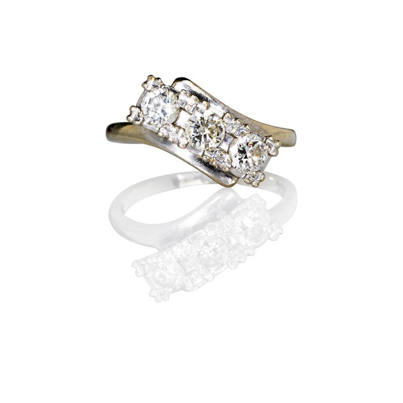 Appraisal: DIAMOND THREE STONE K WHITE GOLD RING Three brilliant cut