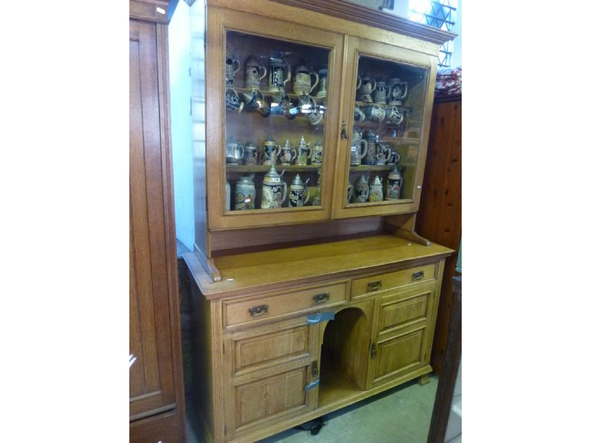 Appraisal: An Edwardian oak dresser the lower section enclosed by a