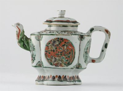 Appraisal: A Chinese famille verte teapot and cover with a quatre