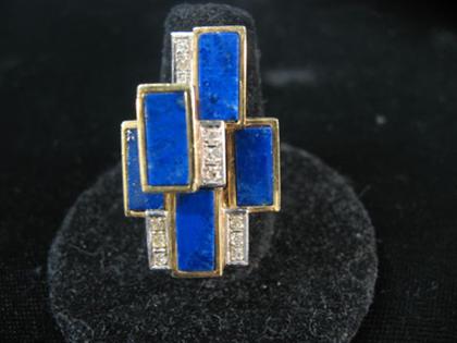 Appraisal: karat yellow gold Lapis lazuli and diamond ring Modern design