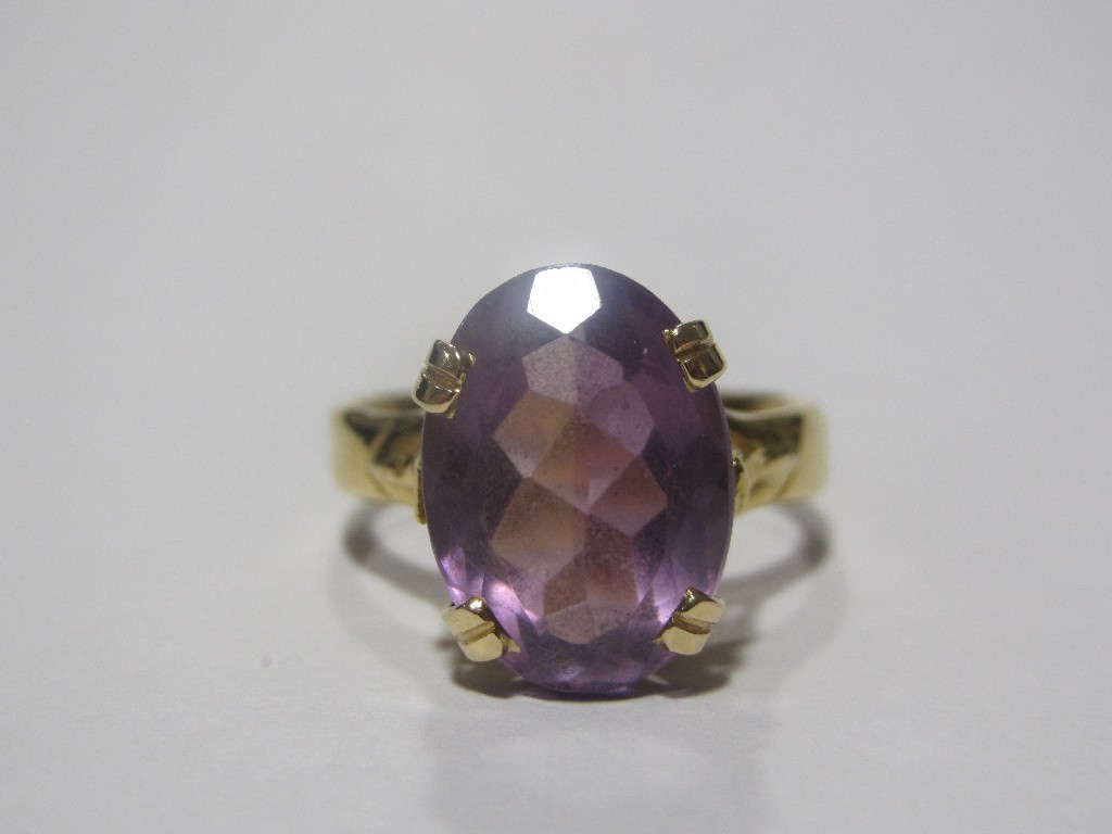 Appraisal: Twenty two carat gold amethyst single stone ring