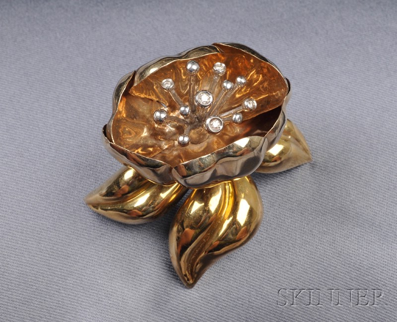 Appraisal: kt Gold and Diamond Flower Brooch with bezel-set diamond melee