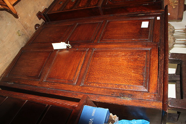 Appraisal: AN ANTIQUE OAK CUPBOARD the twin panelled doors enclosing shelves