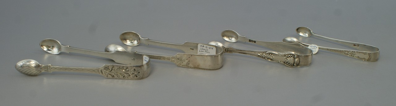 Appraisal: pr English sterling tongs bright cut engraved and Kings Pattern