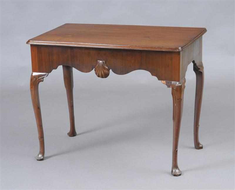 Appraisal: QUEEN ANNE MAHOGANY SIDE TABLE The molded top above the