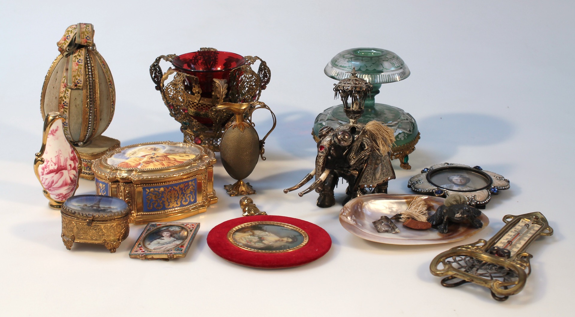 Appraisal: Various collectable items etc to include a miniature gilt metal