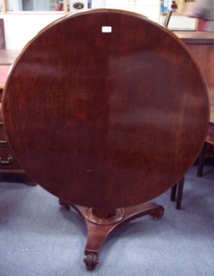 Appraisal: A Victorian mahogany breakfast table the circular tilt top on