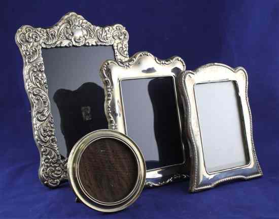 Appraisal: A George V silver photograph frame of shaped rectangular form