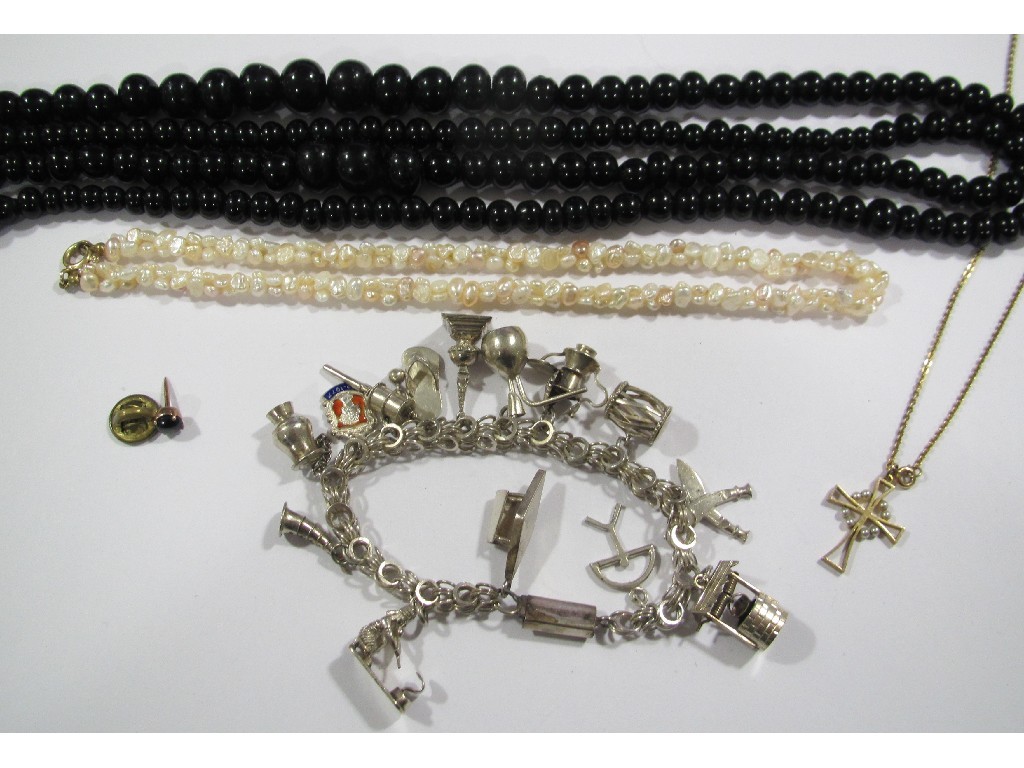 Appraisal: Lot comprising a long string of jet beads rice pearls