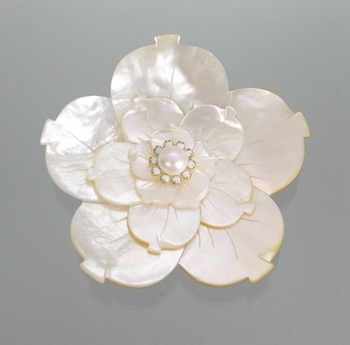 Appraisal: A Mother of Pearl Flower Brooch An oversized brooch in