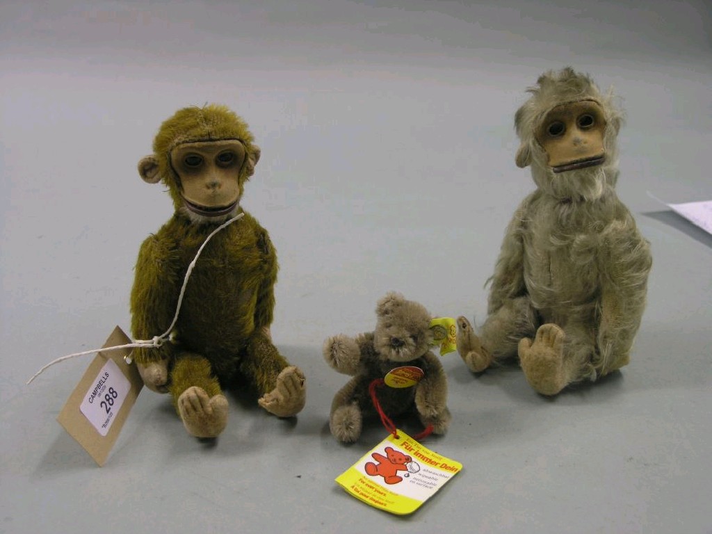 Appraisal: Two Schuco-type 'Yes No' monkeys plush-covered tin-plate in - play