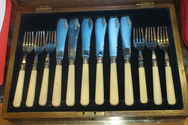 Appraisal: A SET OF SIX SILVER PLATED AND BONE HANDLED FISH