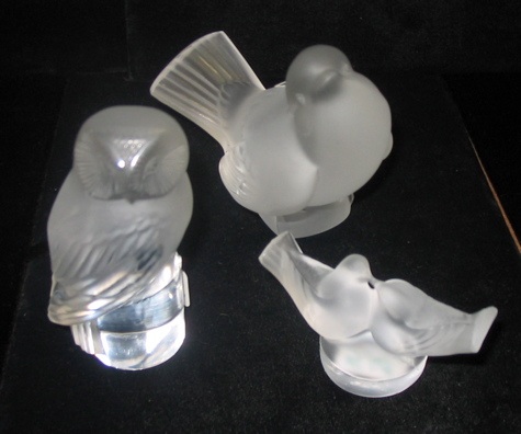 Appraisal: A GROUP OF THREE LALIQUE BIRD FIGURES in opaque glass