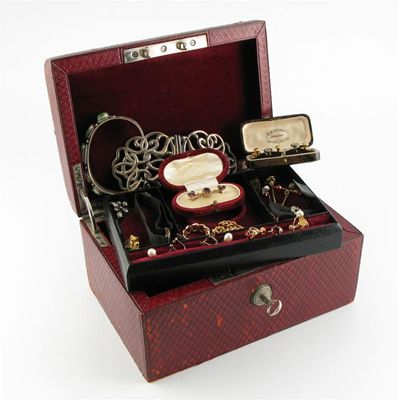 Appraisal: JEWELLERY LOT CONTAINING VARIOUS ITEMS OF JEWELLERY A red leather