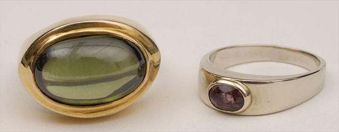 Appraisal: YELLOW GOLD RING WITH GREEN CABOCHON STONE AND A WHITE