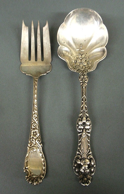 Appraisal: - Sterling silver serving spoon in the Orange Blossom pattern