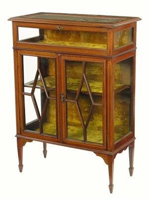 Appraisal: An Edwardian mahogany display cabinet with satinwood banding and stringing