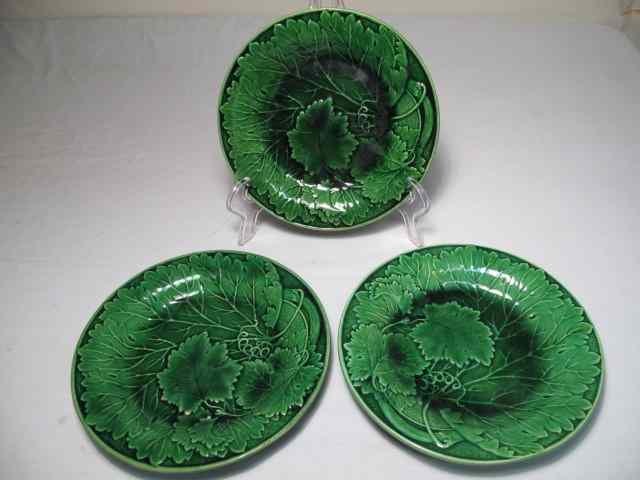 Appraisal: Three Majolica pottery plates in a leaf pattern Green glazed