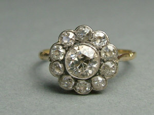 Appraisal: A diamond gold ring flower head setting Central old cut