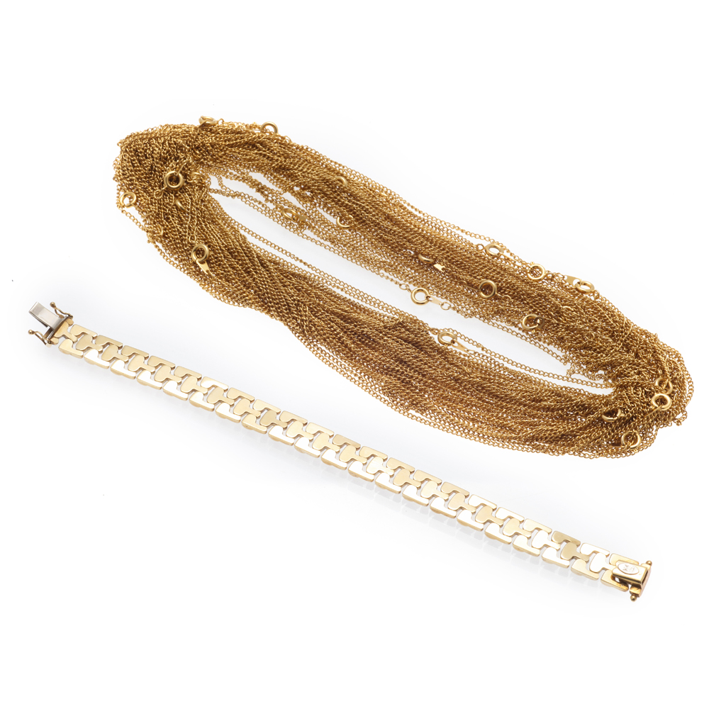 Appraisal: A modern ct gold bracelet composed of bi-coloured links with